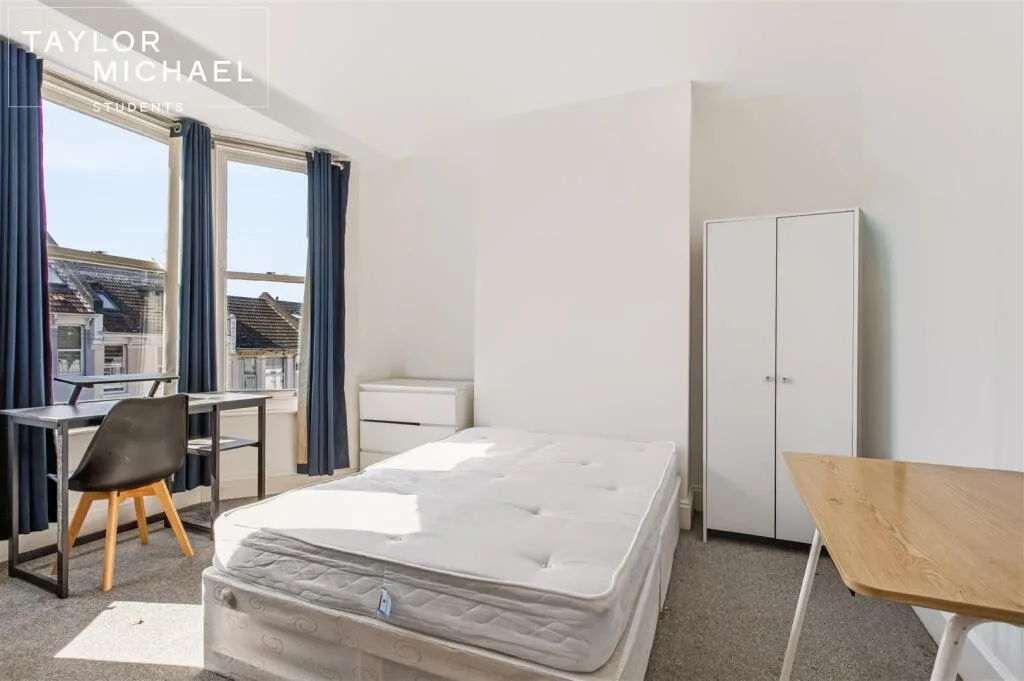 5 bedroom terraced house for rent