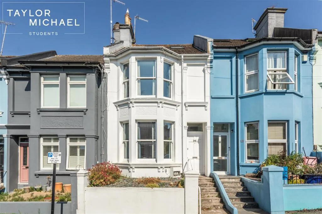 5 bedroom terraced house for rent