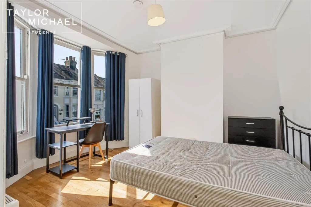 5 bedroom terraced house for rent