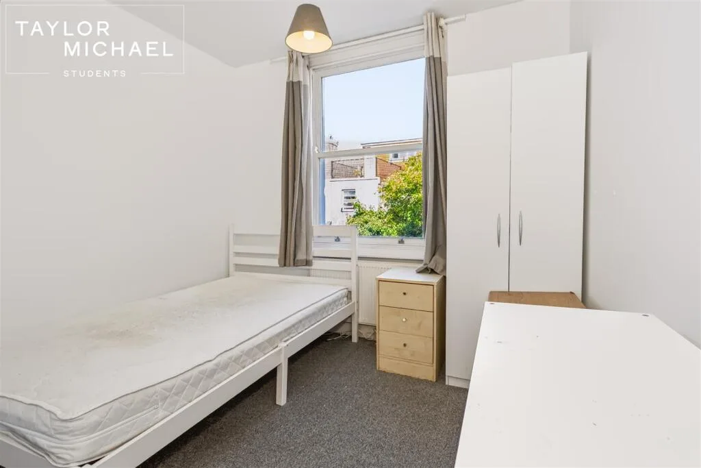 5 bedroom terraced house for rent