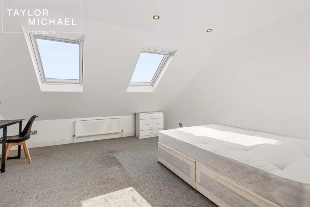 5 bedroom terraced house for rent