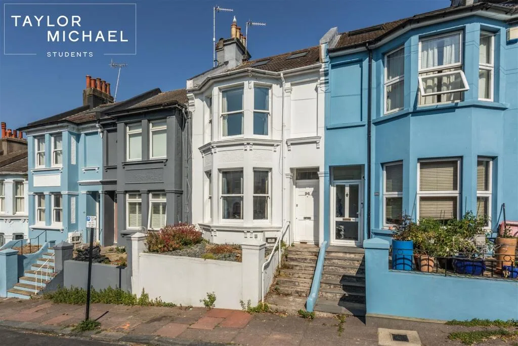 5 bedroom terraced house for rent