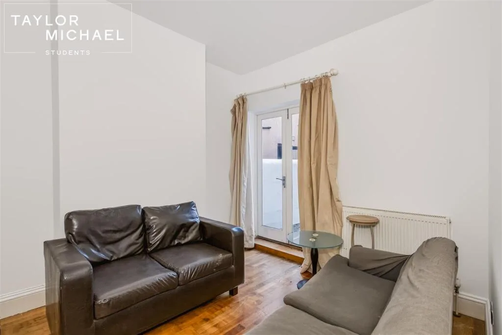 5 bedroom terraced house for rent