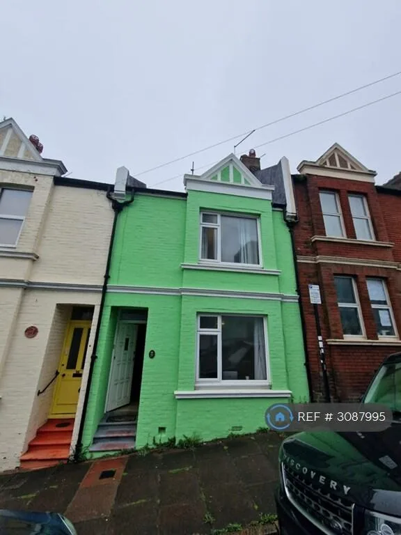 6 bedroom terraced house for rent