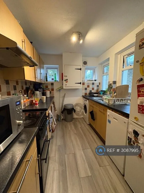 6 bedroom terraced house for rent