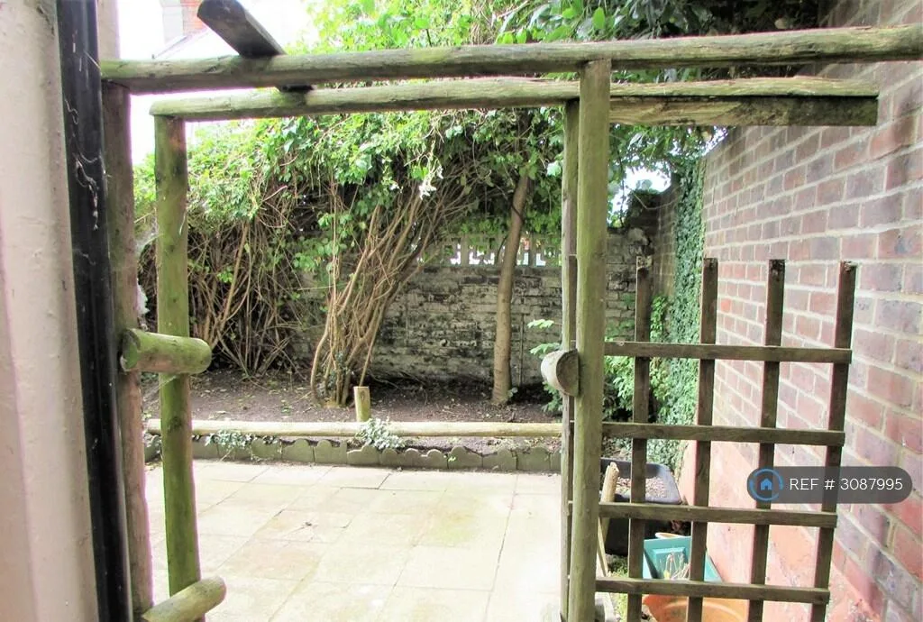 6 bedroom terraced house for rent