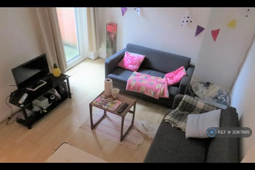 6 bedroom terraced house for rent