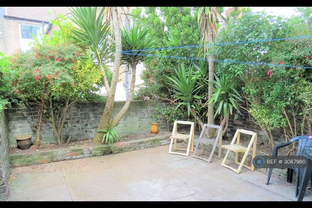 6 bedroom terraced house for rent