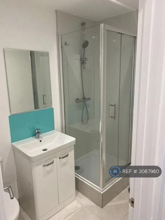 6 bedroom terraced house for rent