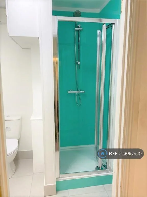 6 bedroom terraced house for rent