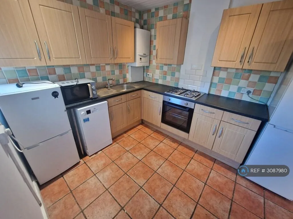 6 bedroom terraced house for rent