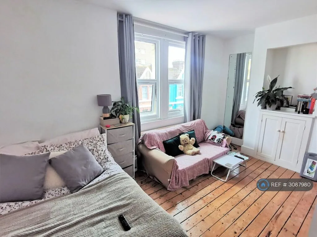 6 bedroom terraced house for rent
