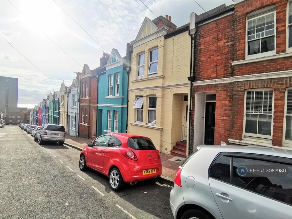 6 bedroom terraced house for rent