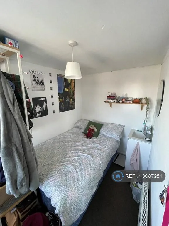 6 bedroom terraced house for rent