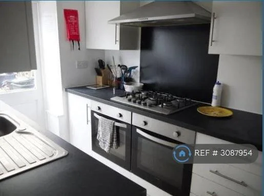 6 bedroom terraced house for rent