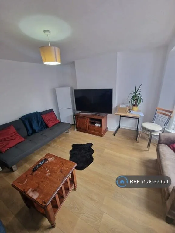 6 bedroom terraced house for rent