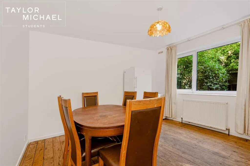 6 bedroom semi-detached house for rent