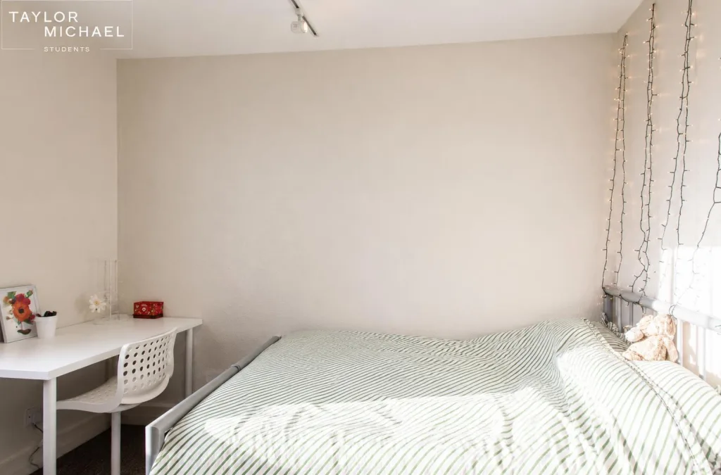 6 bedroom end of terrace house for rent