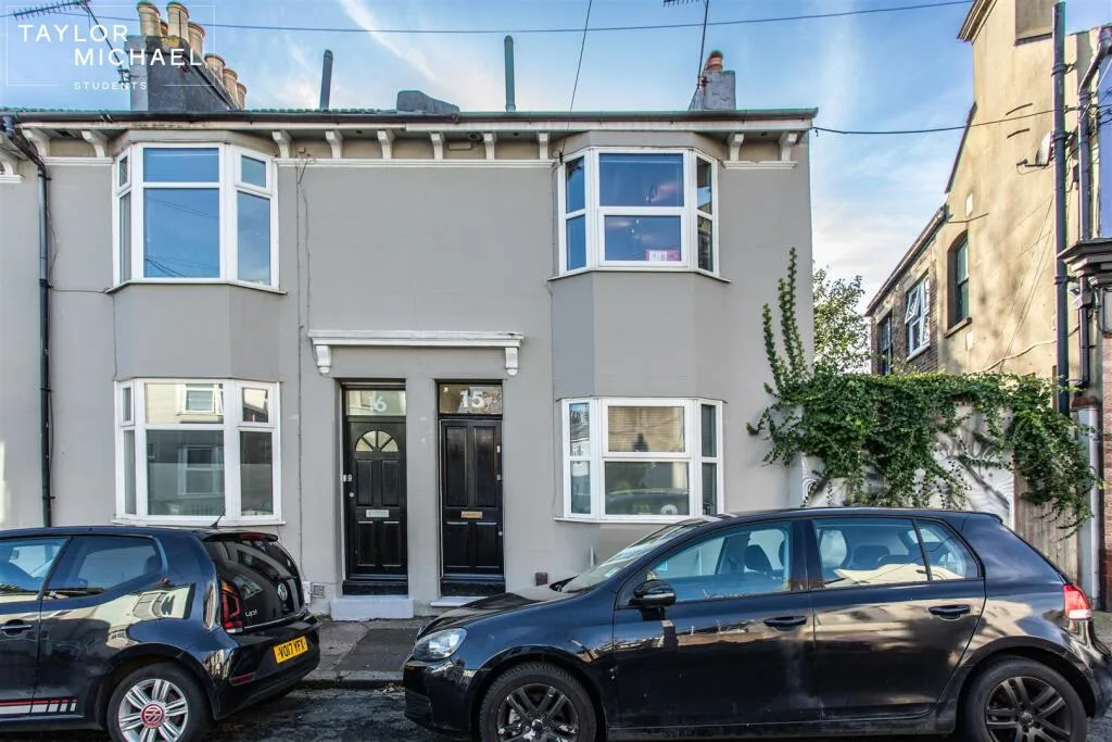 6 bedroom end of terrace house for rent