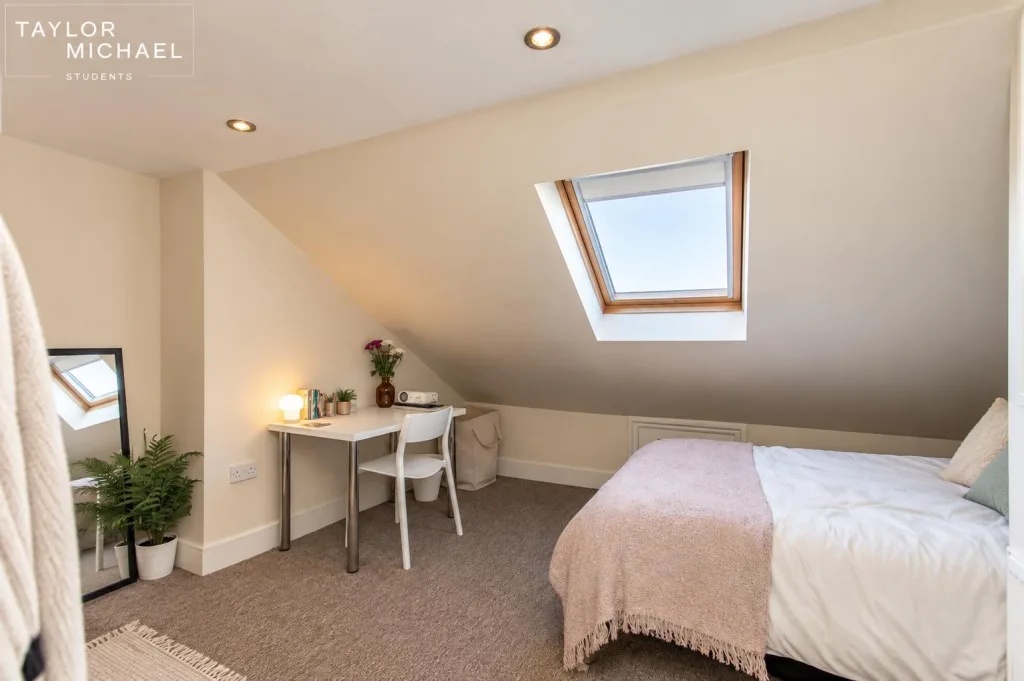 6 bedroom end of terrace house for rent