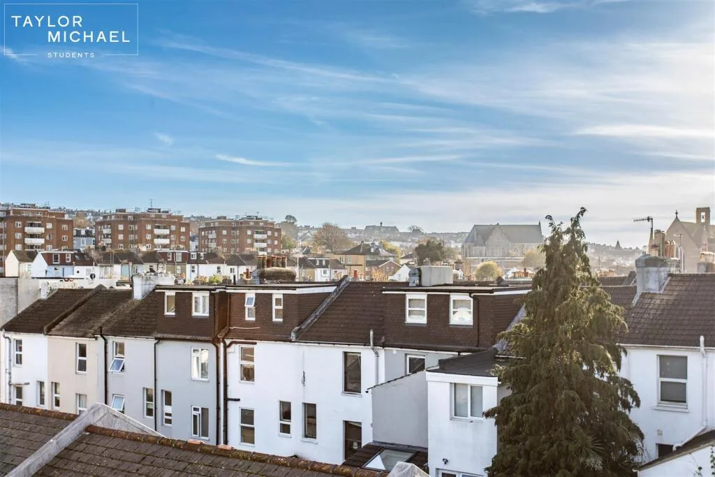 6 bedroom end of terrace house for rent