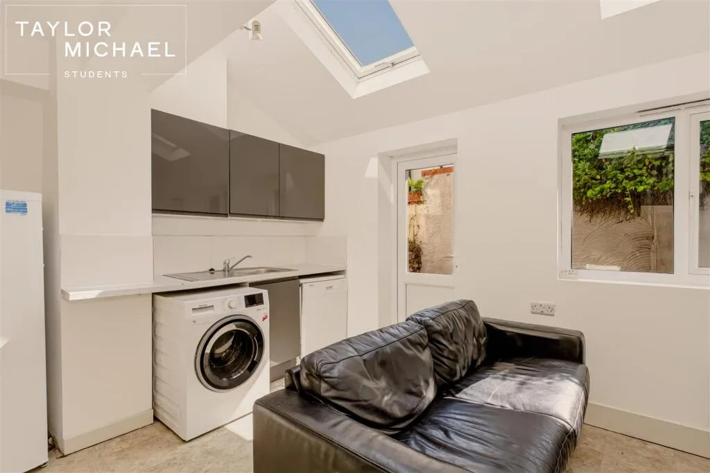6 bedroom terraced house for rent