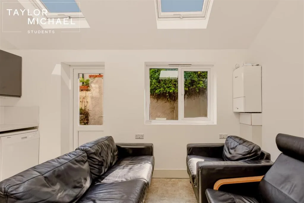 6 bedroom terraced house for rent