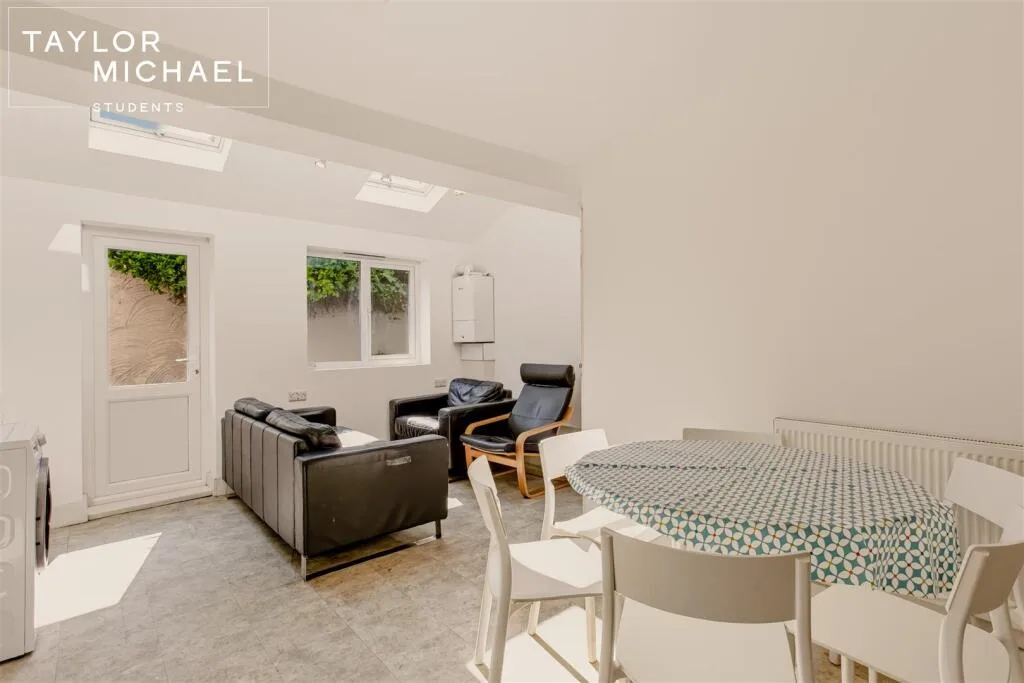 6 bedroom terraced house for rent