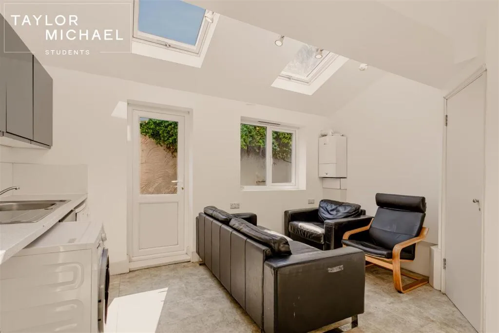 6 bedroom terraced house for rent