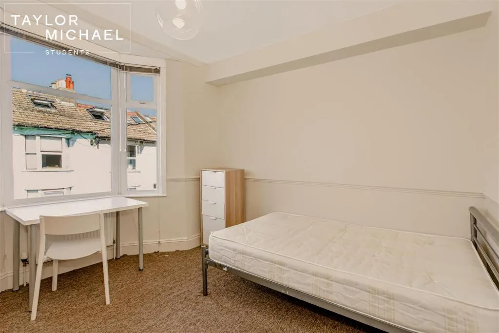 6 bedroom terraced house for rent