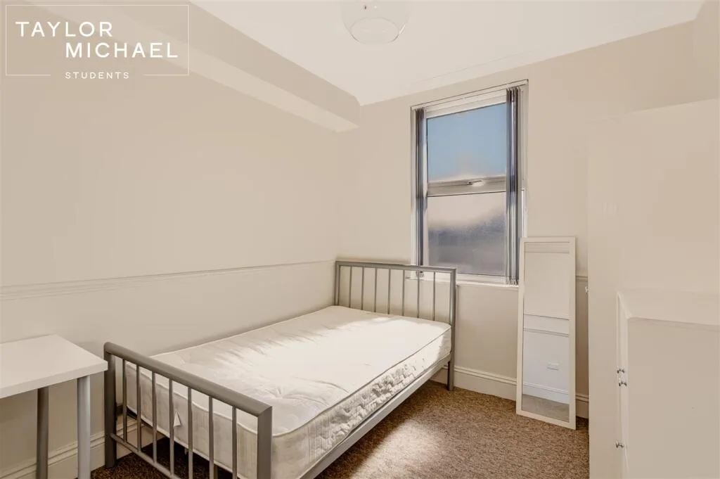 6 bedroom terraced house for rent