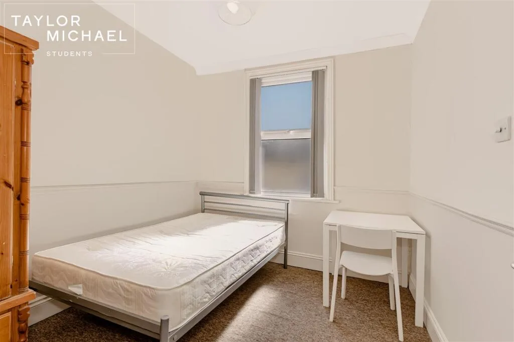 6 bedroom terraced house for rent