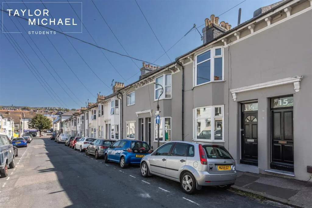 6 bedroom terraced house for rent