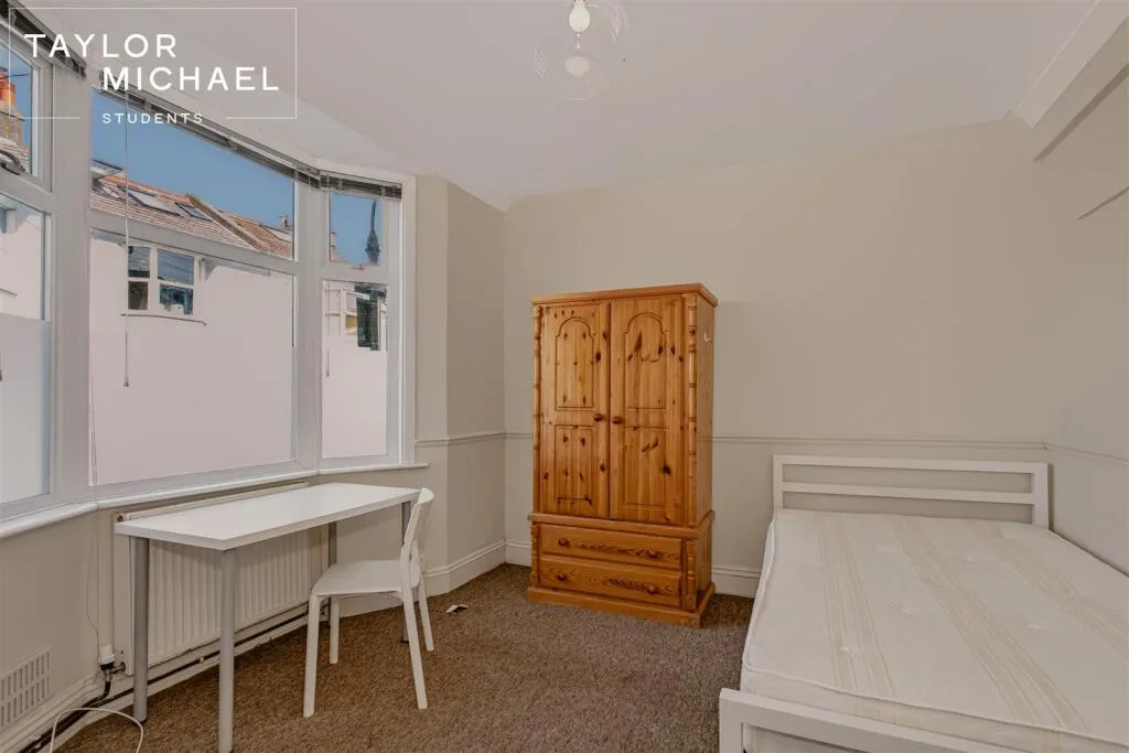 6 bedroom terraced house for rent