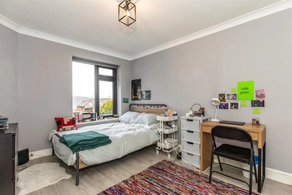 6 bedroom semi-detached house for rent
