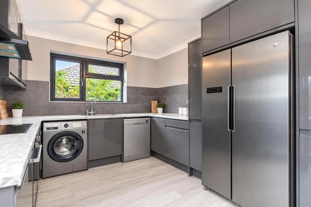 6 bedroom semi-detached house for rent