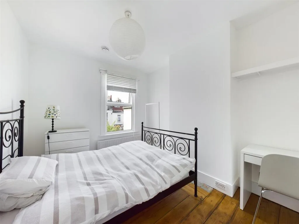6 bedroom terraced house for rent