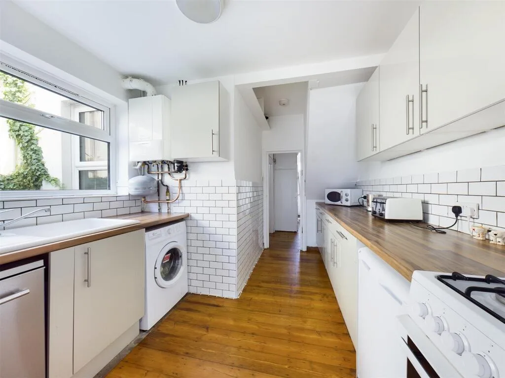 6 bedroom terraced house for rent