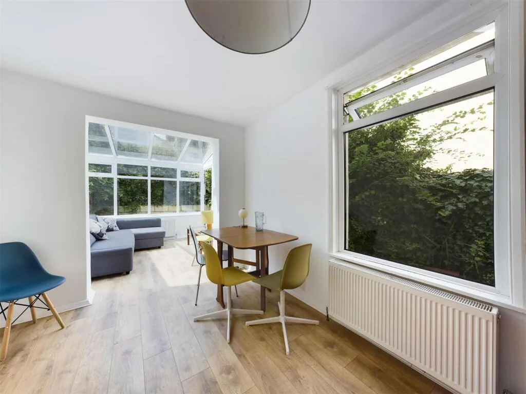 6 bedroom terraced house for rent