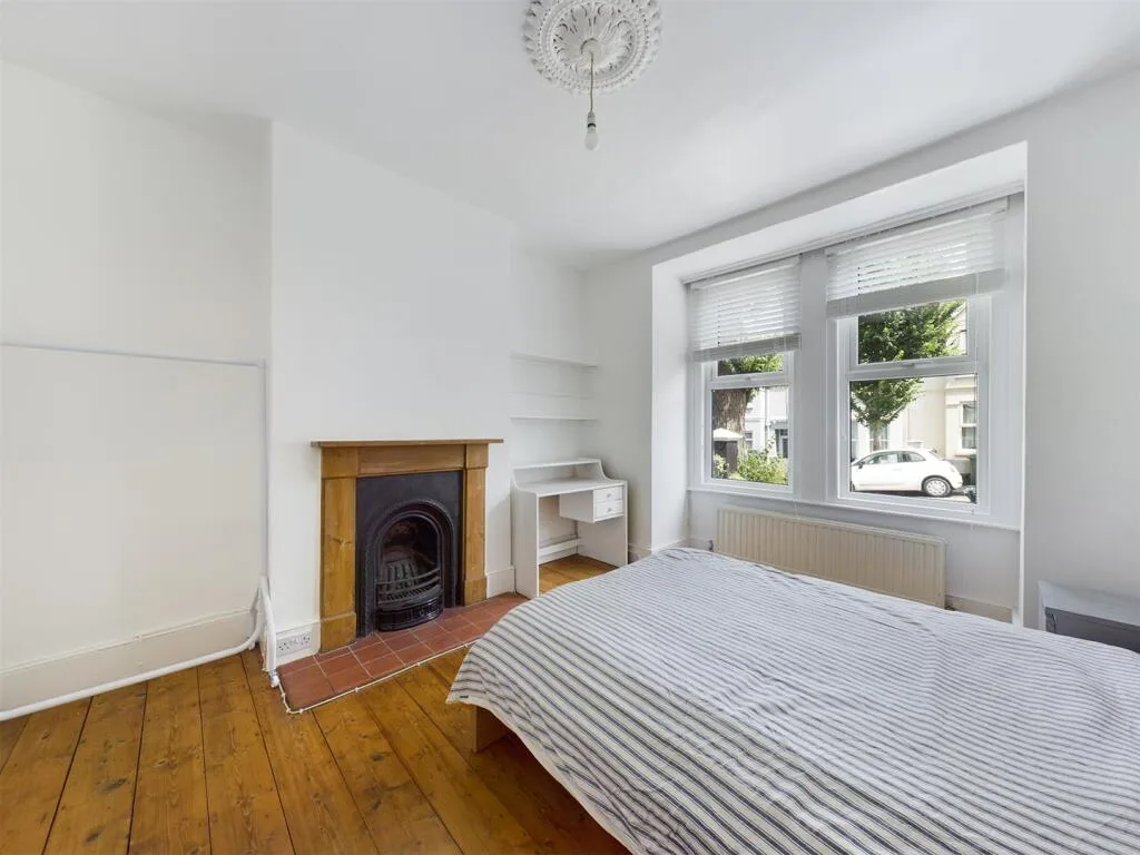 6 bedroom terraced house for rent