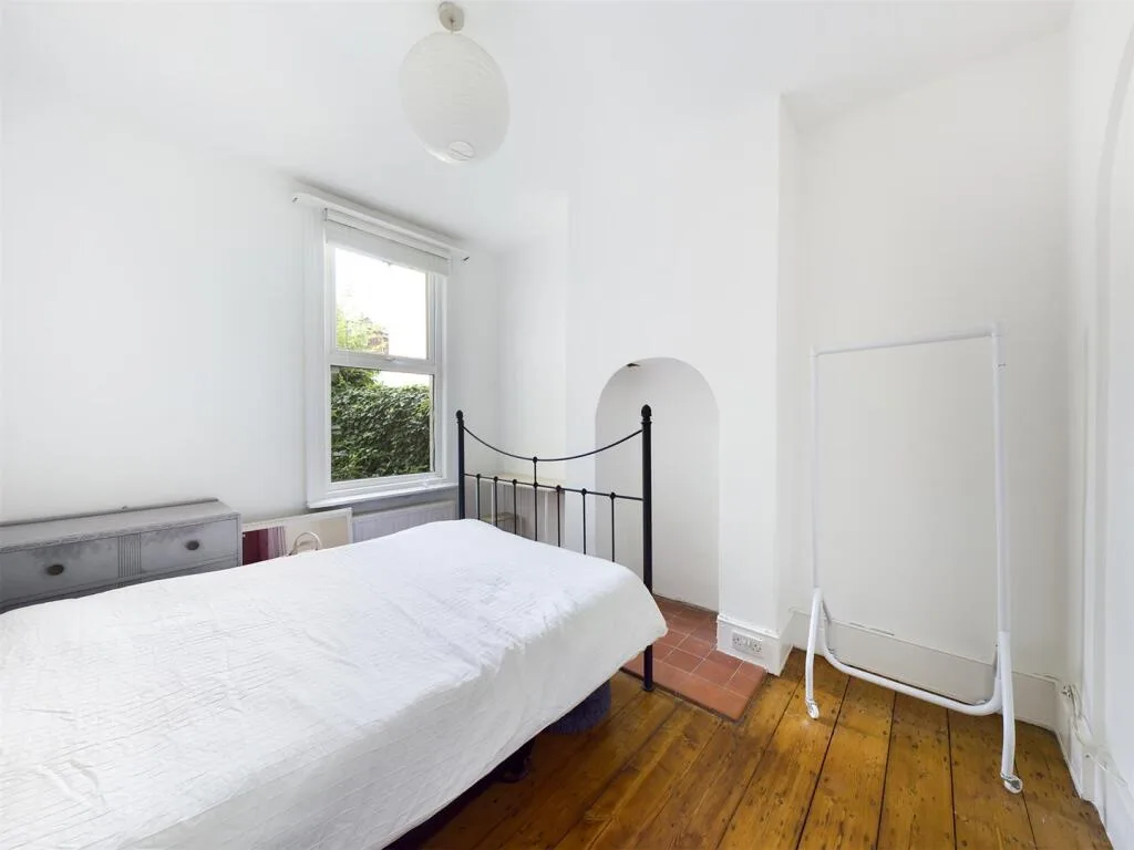 6 bedroom terraced house for rent