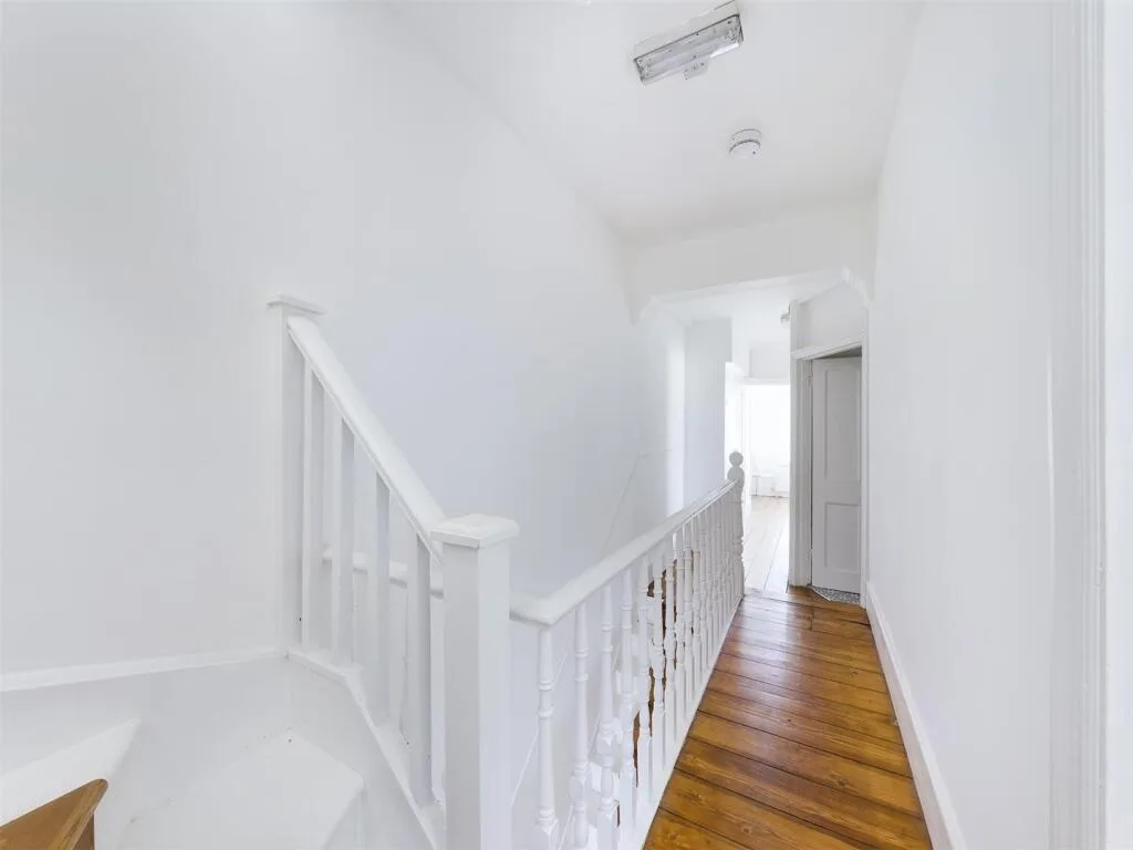 6 bedroom terraced house for rent