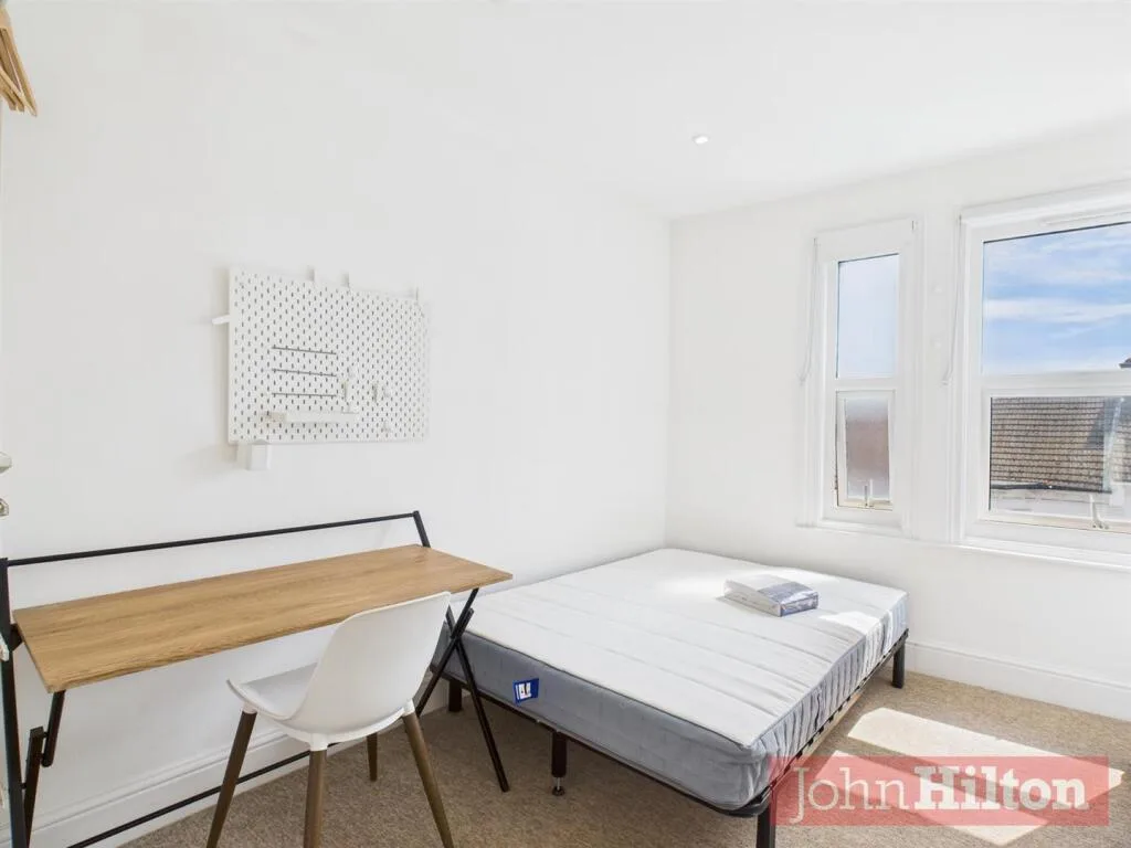 6 bedroom maisonette for rent