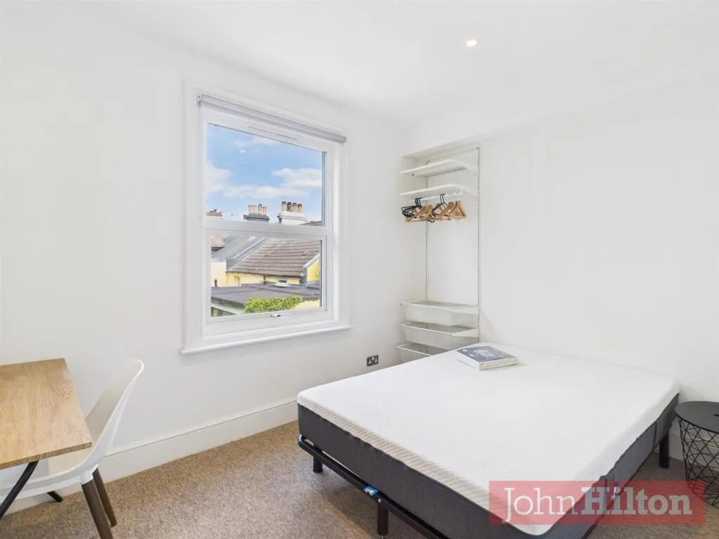 6 bedroom maisonette for rent