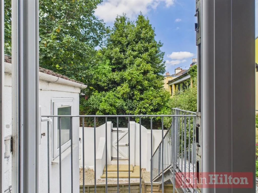 6 bedroom maisonette for rent