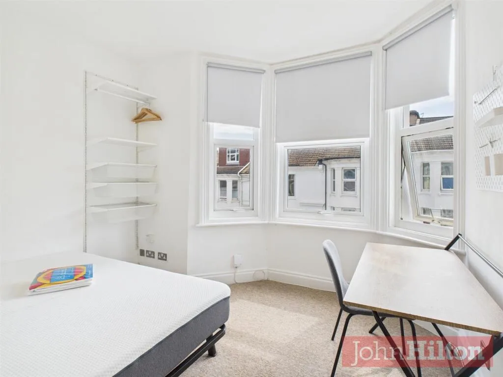 6 bedroom maisonette for rent