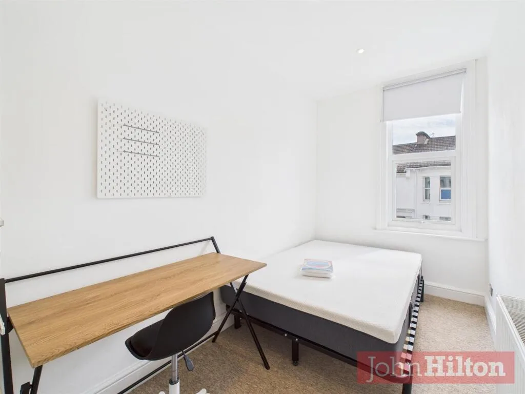 6 bedroom maisonette for rent