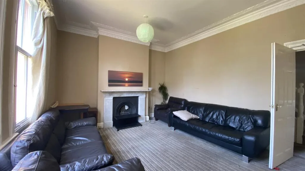 8 bedroom terraced house for rent
