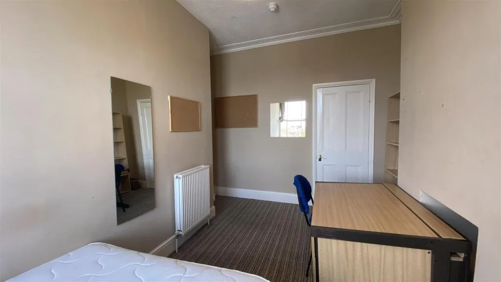 8 bedroom terraced house for rent