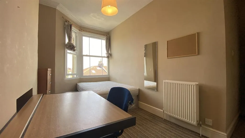 8 bedroom terraced house for rent
